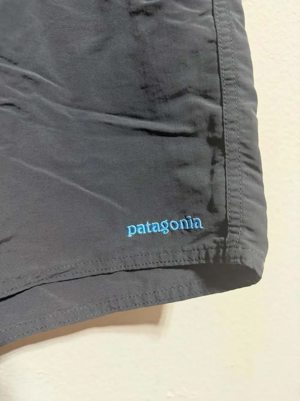 Patagonia Men's Wavefarer Boardshorts in Black Size 34